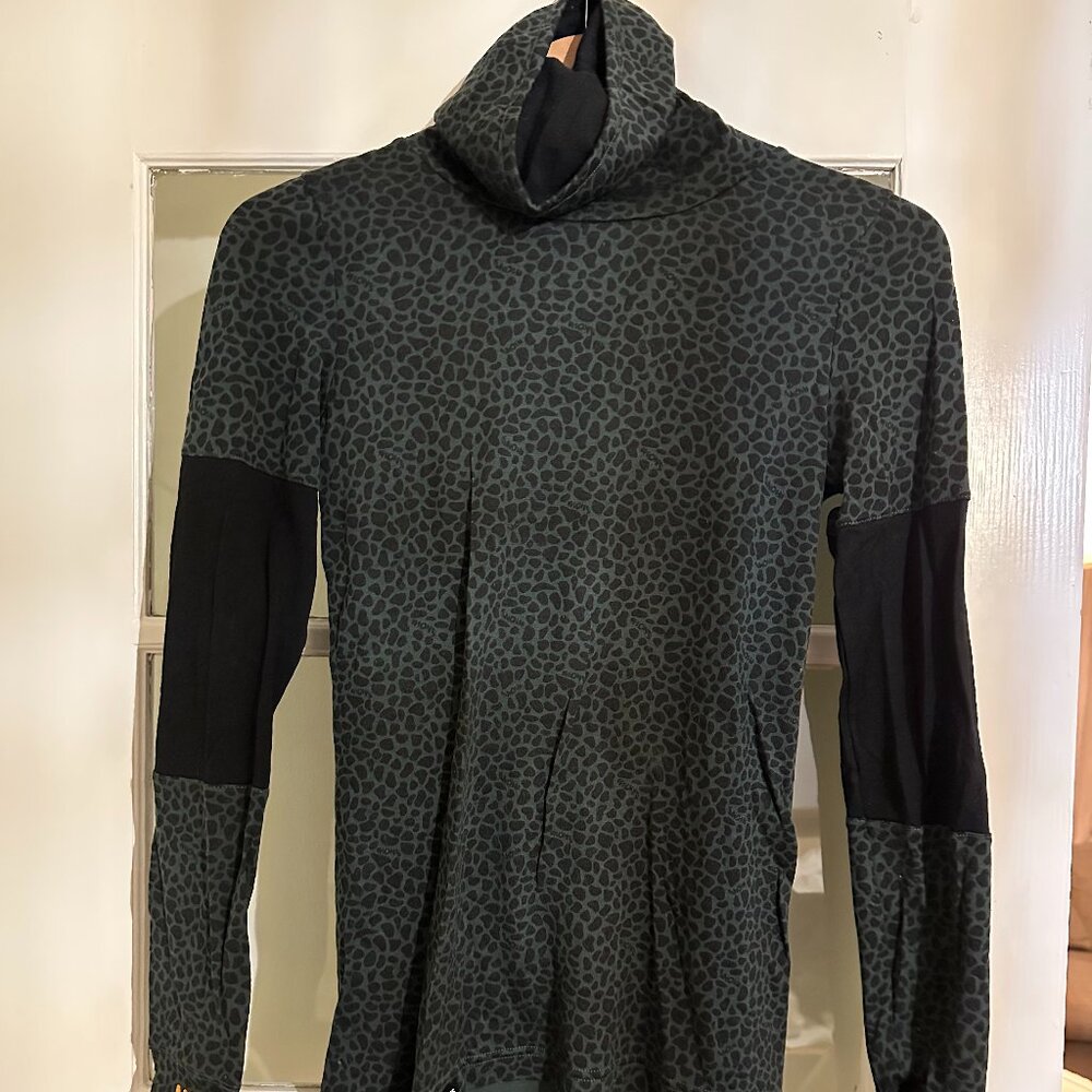 Mons Royale Merino Wool High Neck Base Layer Top – Like New